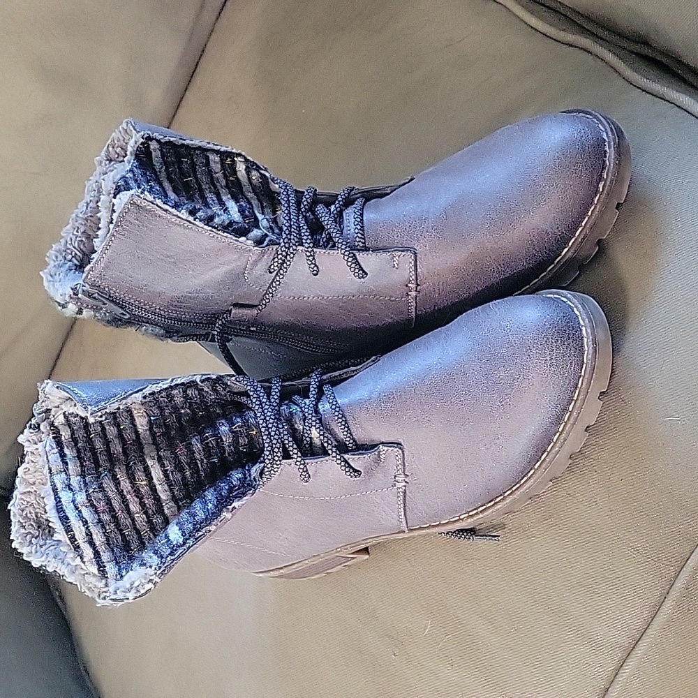 9 muk luks boots